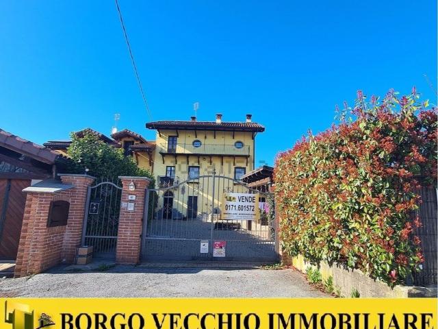 Case e ville in vendita di 276 m² in Via Prabonello, 67