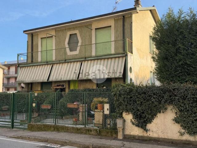 Case e ville in vendita di 276 m² in Viale Piave, 54