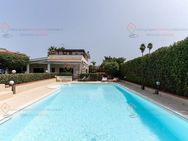 Case e ville in vendita di 277 m²