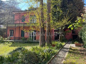 Case e ville in vendita di 277 m² in Via Bellinzona