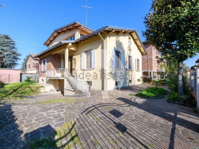 Case e ville in vendita di 277 m² in Via Giovanni Magnanini, 10