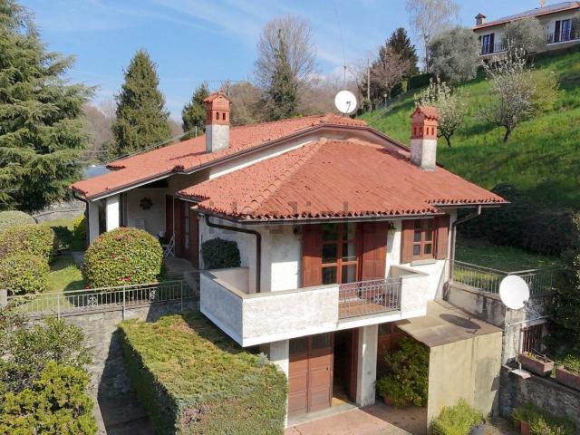 Case e ville in vendita di 277 m² in Via Giovanni Pascoli, 5