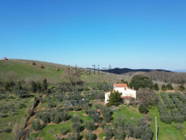 Case e ville in vendita di 277 m² in Via di Trequanda