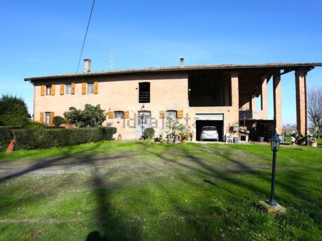 Case e ville in vendita di 277 m² in Via Fiorini, 37