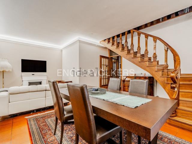 Case e ville in vendita di 277 m² in Via Olimpia, 4