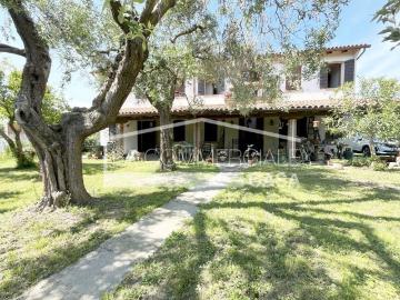 Case e ville in vendita di 277 m² in Via San Michele