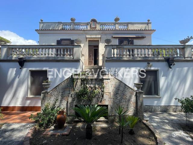 Case e ville in vendita di 277 m² in Via Santa Reparata