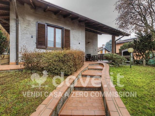 Case e ville in vendita di 277 m² in Via V. Veneto, 20
