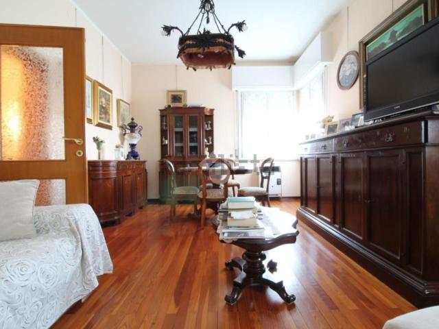 Case e ville in vendita di 277 m² in Viale Europa, 16
