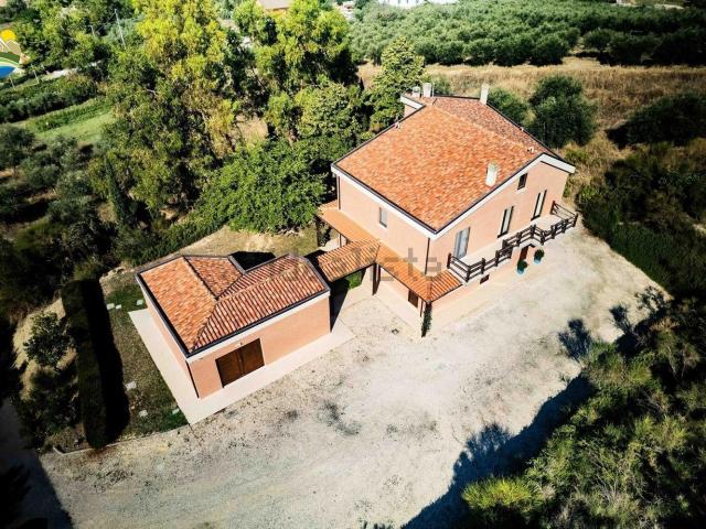 Case e ville in vendita di 277 m² in Contrada Iacone