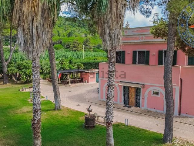 Case e ville in vendita di 277 m² in Località San Giovanni