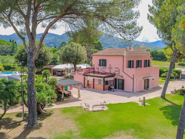 Case e ville in vendita di 277 m² in Località San Giovanni