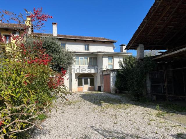 Case e ville in vendita di 278 m² in Via Maggiore, 21