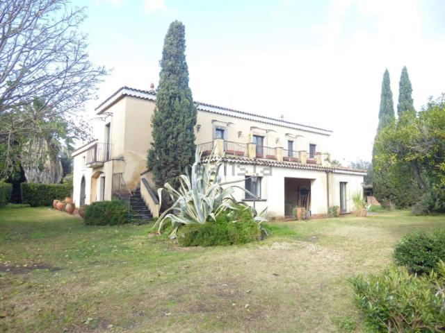 Case e ville in vendita di 278 m² in Via Mandarini