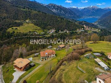 Case e ville in vendita di 278 m² in Via VESA