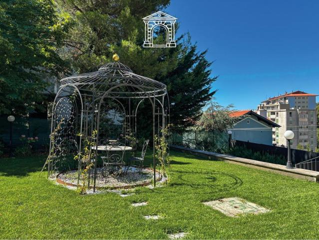 Case e ville in vendita di 278 m² in Salita Monte Valerio