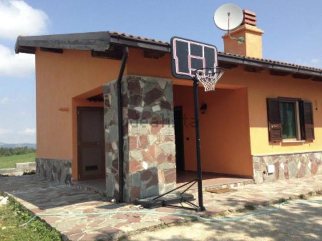 Case e ville in vendita di 27920 m²