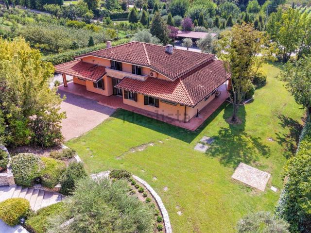 Case e ville in vendita di 279 m²