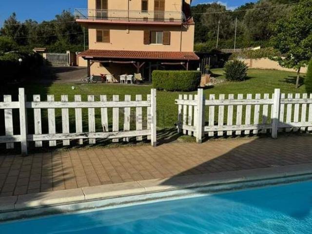Case e ville in vendita di 279 m²