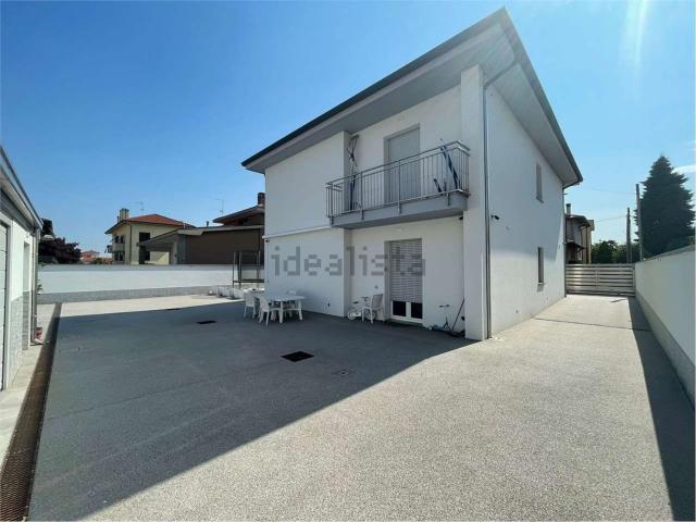 Case e ville in vendita di 279 m² in Via Guglielmo Marconi