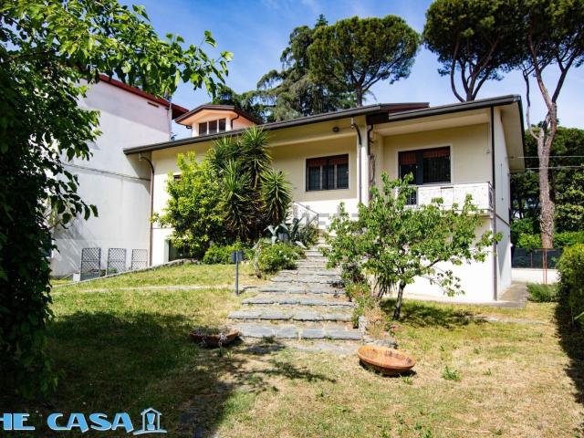 Case e ville in vendita di 279 m² in Via Diomede Forlani, 14