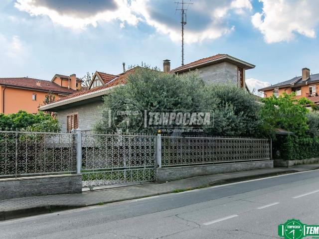 Case e ville in vendita di 279 m² in Via Firenze, 34