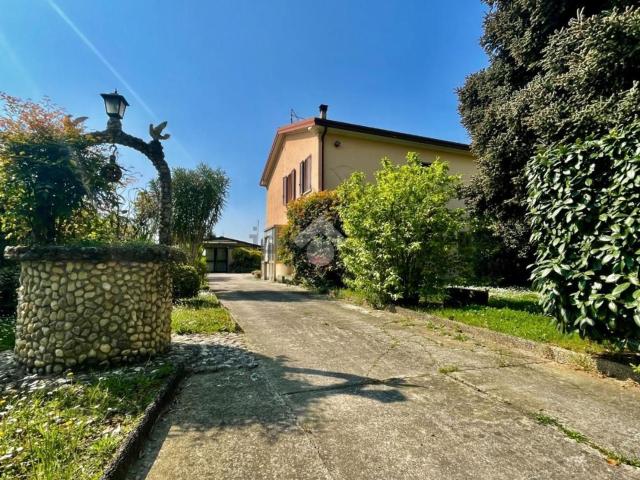 Case e ville in vendita di 279 m² in Via Penghe, 38