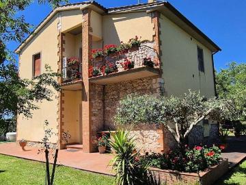 Case e ville in vendita di 279 m² in Strada Comunale di Montalcino, 68