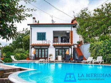 Case e ville in vendita di 280 m²