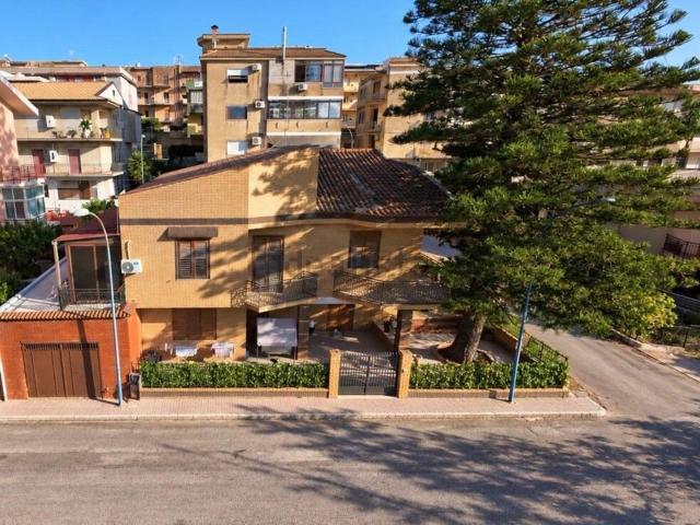 Case e ville in vendita di 280 m²
