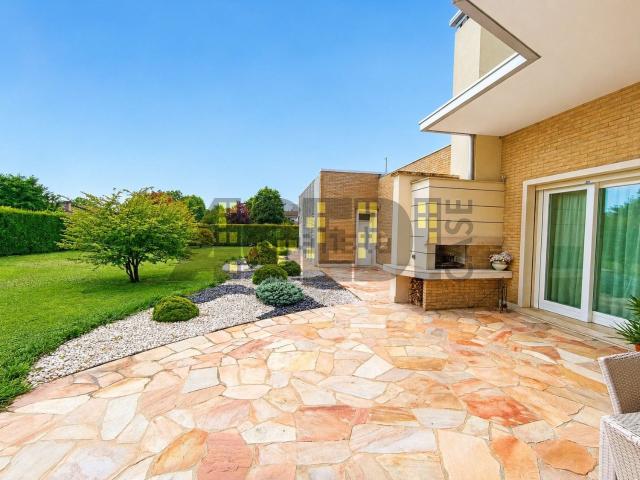 Case e ville in vendita di 280 m²