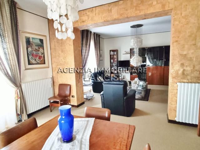 Case e ville in vendita di 280 m²