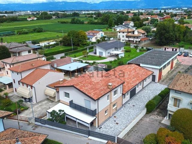 Case e ville in vendita di 280 m²