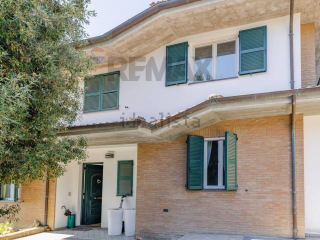 Case e ville in vendita di 280 m²