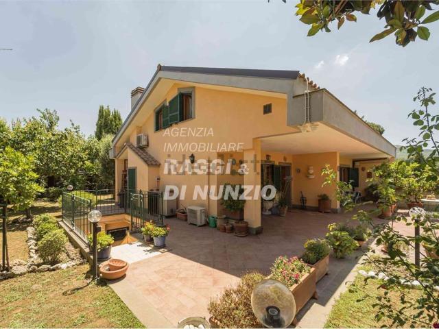 Villetta bifamiliare in vendita di 280 m²