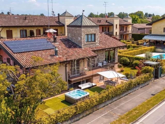Case e ville in vendita di 280 m² in Via Colombare di Centenaro