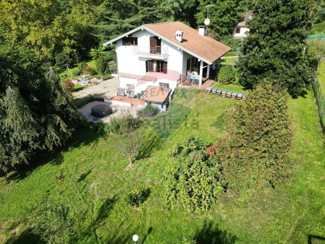Case e ville in vendita di 280 m² in Via Cordona, 12