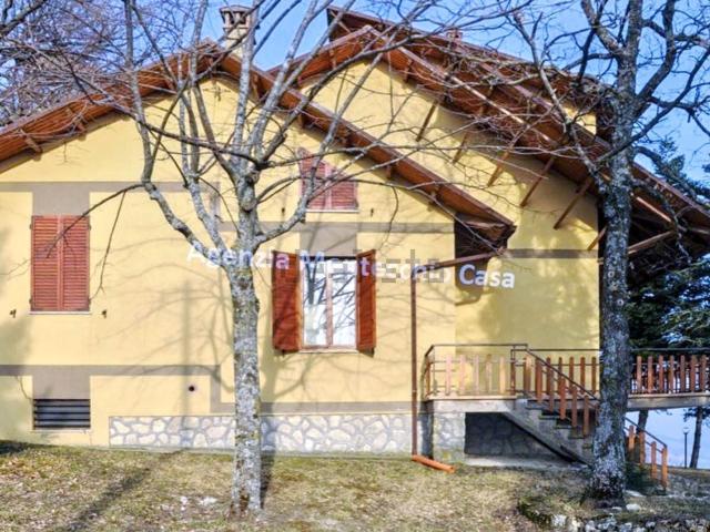 Case e ville in vendita di 280 m² in Via Caferro