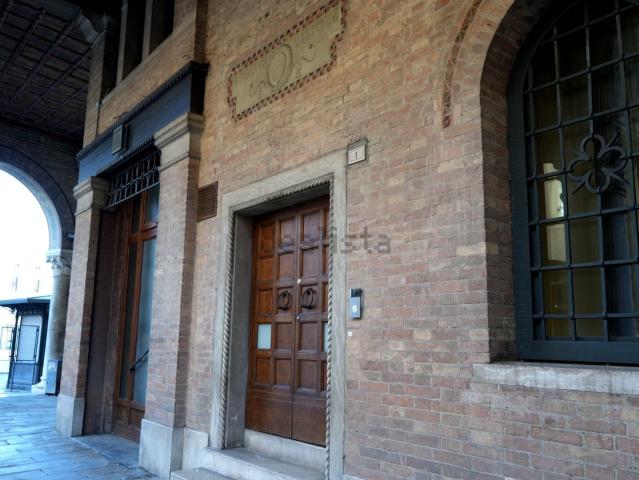 Case e ville in vendita di 280 m² in Via Carrarese