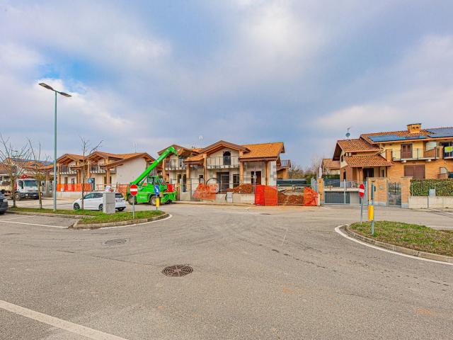 Case e ville in vendita di 280 m² in Via Cesare Pavese