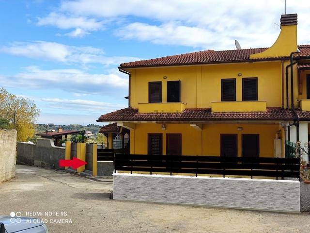 Case e ville in vendita di 280 m² in Via Civitavecchia