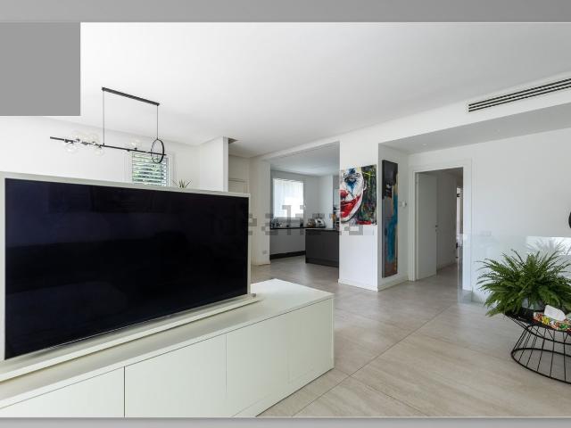 Case e ville in vendita di 280 m² in Via Bruno Buozzi, 16