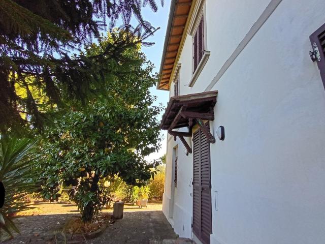 Case e ville in vendita di 280 m² in Via Giuseppe Garibaldi
