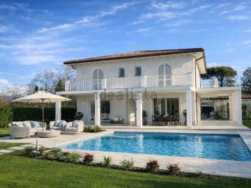 Case e ville in vendita di 280 m² in Via Giuseppe Verdi