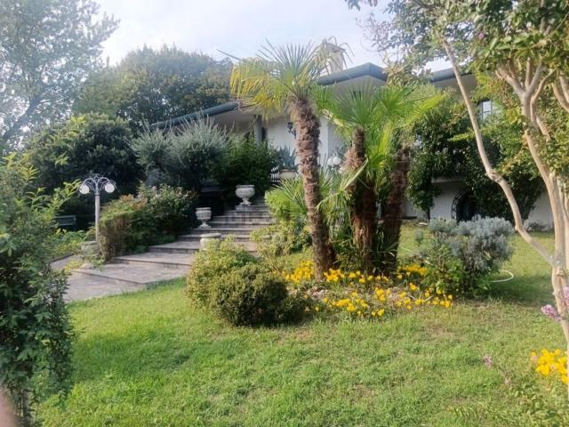 Case e ville in vendita di 280 m² in Via Gioacchino Rossini