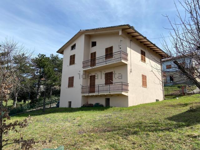 Case e ville in vendita di 280 m² in Via Guazza, 12