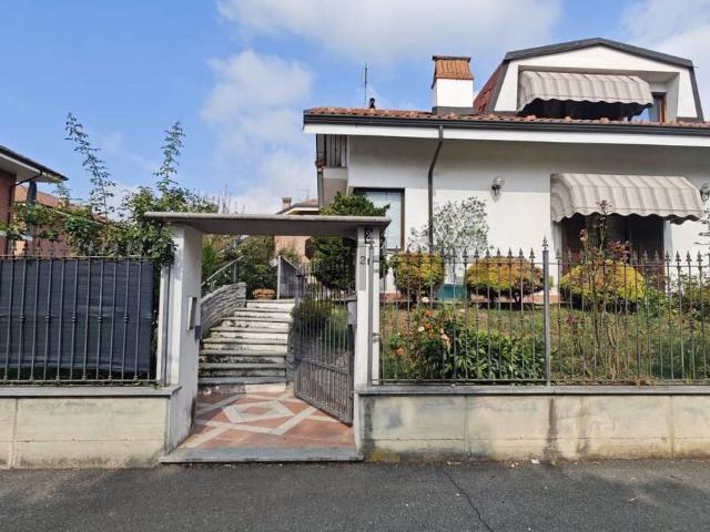 Case e ville in vendita di 280 m² in Via Donatello, 2