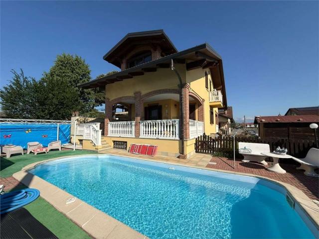 Case e ville in vendita di 280 m² in Via Dante Alighieri, 29