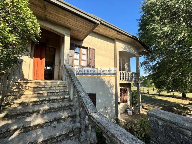 Case e ville in vendita di 280 m² in Via Dante Alighieri