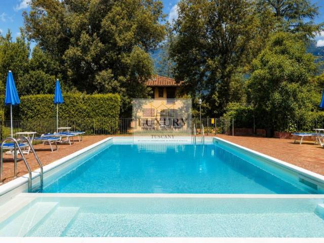 Case e ville in vendita di 280 m² in Via dei Ciliegi